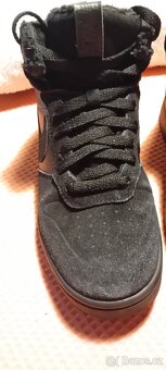 Zánovní zimní kotníkové boty Nike vel.38 - 4