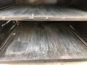 Ocelová skříň s policemi. - 4