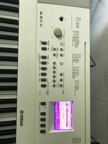 Digitální piano Yamaha DGX-650 - 4