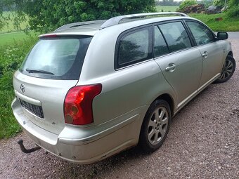 // TOYOTA AVENSIS t25 2.0 D-4D // DÍLY - 4