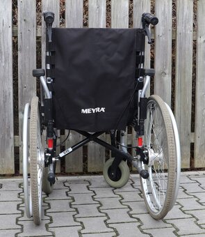 032-Mechanický invalidní vozík Meyra. - 4