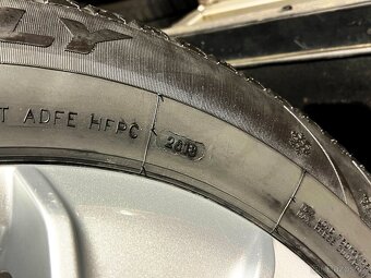 Originál kola VW 5x120 R16, pneu 215/65 R16 98H DOT2618 - 4