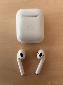 Apple AirPods (2. generace) s Lightning pouzdrem - 4