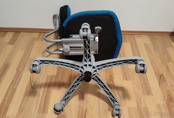 Rostoucí dětská židle na kolečkách - 4