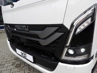 Isuzu, M30 5,2L MAN6, skříň a čelo - 4