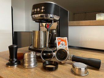 Kávovar Sage Bambino Plus + příslušenství - 4