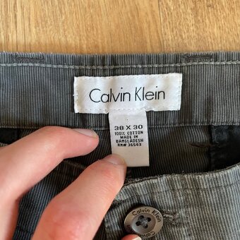 Šedé kalhoty calvin klein velikosti 38x30 - 4