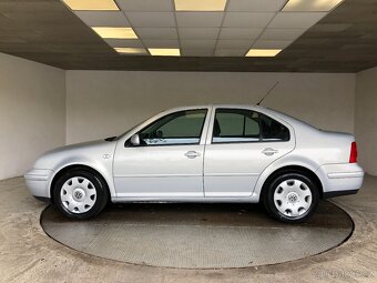 VOLKSWAGEN BORA 1.6i - 4