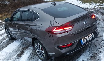 Prodám Hyundai i30 Fastback 1,6 CRDi MHEV v záruce - 4