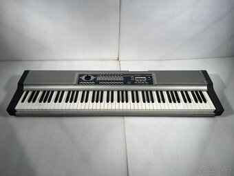 Různá piana, klávesy, MIDI controllery a doplňky - 4