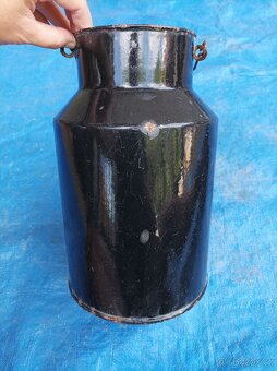 Smaltovaná černá konvička na mléko,5l - 4