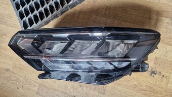 VW Passat B8 , kapota lampy blatníky výztuha pr. světlo - - 4