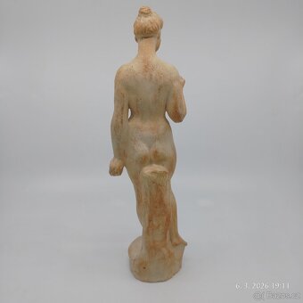 Socha ženského aktu - 4