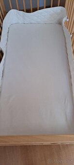 Dětská postýlka s madrací,mantinelem a doplňky. - 4