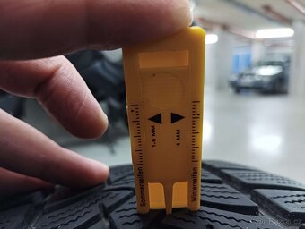 Pneu Pirelli Cinturato 235x40 R19 - 4