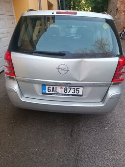 Opel Zafira 2010 - 4