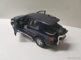 Mercedes ML320 1:18 maisto - 4