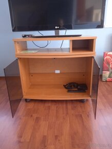 Prodám TV stolek - 4