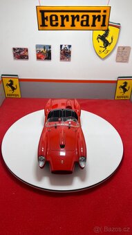 Ferrari 250 Testa Rossa 1:18 CMC - 4