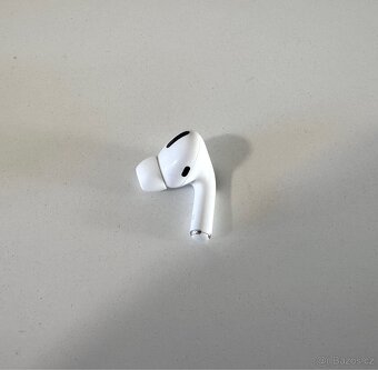 Apple AirPods Pro 1. generace - pravé sluchátko + pouzdro - 4