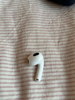 Apple AirPods generace 3 - 4