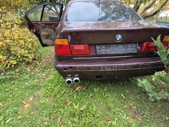 Dily z auta  sedan e34 bmw - 4