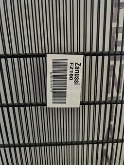 Prodám mrazák Zanussi ZFU19400WA – výborný stav - 4