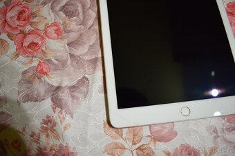 Apple iPad Pro 9.7-inch - A1673, 2016 (Wi-Fi Only) 32GB  (3) - 4