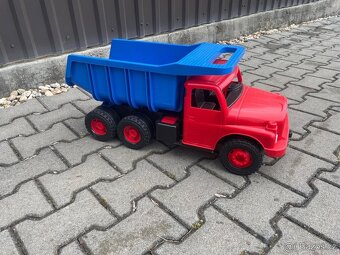 Kuchyňka, koník, auto Tatra - 4