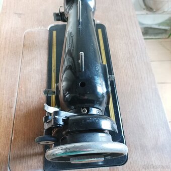 ŠICÍ STROJ MINERVA - 4