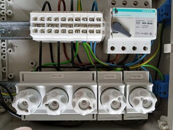 Zásuvková panelová rozvodnice HENSEL - 4