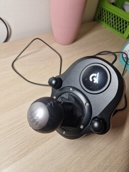 Logitech G26 Driving Force + řadící páka - 4