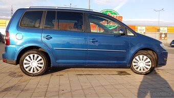 VW Touran 125kw 7 míst - 4