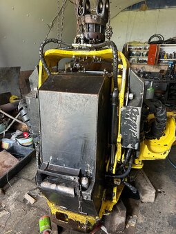 John Deere H415 - 4