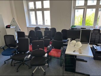 Více druhů a množství kancelářského nábytku - 4