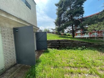 Pronájem garáže 19 m² s elektřinou (230/380 V) – klidná loka - 4