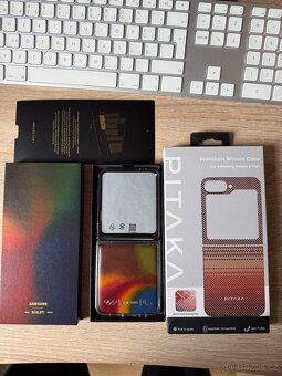 SAMSUNG Galaxy Z FLIP 6 - GOLD 12GB/512GB Olympijská edice - 4