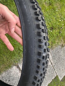 Prodám pláště SCHWALBE NOBBY NIC 29 x 2.35 – téměř nové - 4