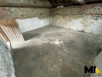 Prodej podílu 1/2 rodinného domu o velikosti 141 m², pozemek - 4