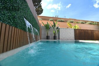 Luxusní vila v residenční oblasti pár minut od pláže - 4