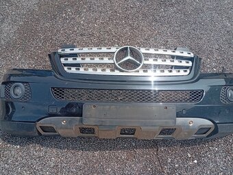 MERCEDES BENZ ML W164 PŘEDNÍ NÁRAZNÍK ČERNÝ KOMPLETNÍ - 4