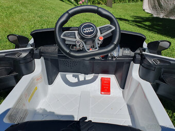 Elektrické auto Audi R8 Spyder - pro děti od 2let - 4