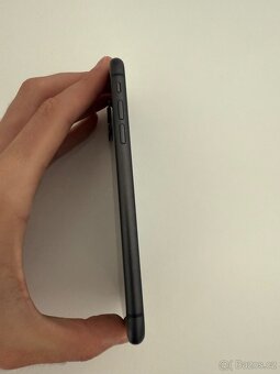 Iphone 11 64 gb - černý - 4