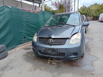 TOYOTA COROLA VERSO - 4