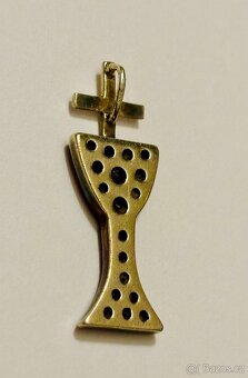 Stříbrný přívěšek křížek kalich s českými granáty - 4