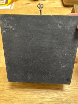 Černá dřevěná starožitná skříňka - 4