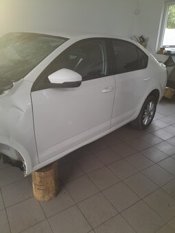 nd z škoda octavia 3 1.4tsi 110kw sahara bílá modrá - 4