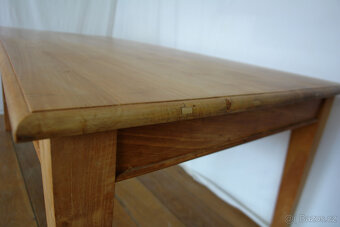 Masivní jídelní stůl - 4