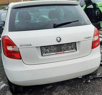 nd z škoda fabia 2 1.2htp 44kw červená bílá modrá stříbrná - 4
