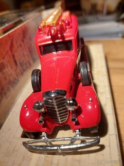 Matchbox yesteryear CADILLAC FIRE ENGINE - 4